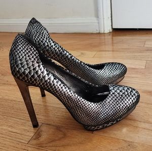 BCBGMaxAzria Leather Gunmetal Willoe Serpent Platform 4.5" Heel size 7